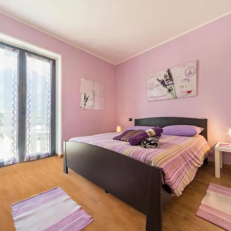 Viola Zia Vivina Apartment Cresciasca